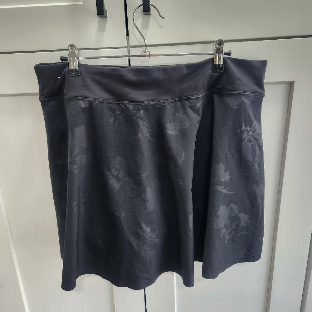 Nike Club Skort Golf Skort Pleated DA3098 Floral Embossed Black T2